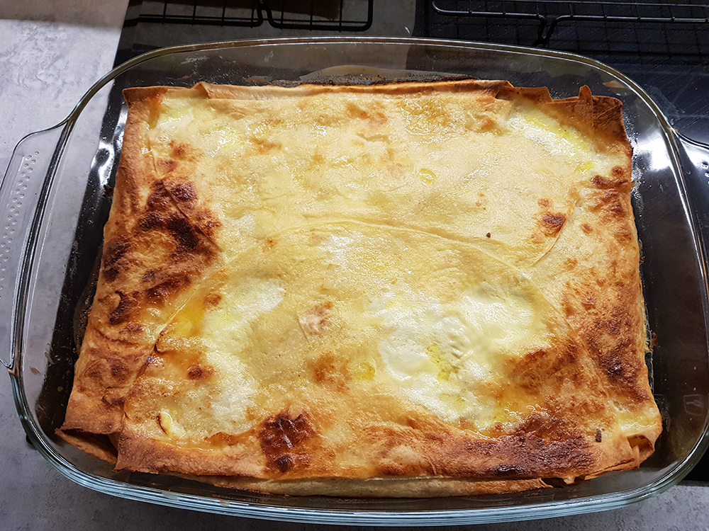 Minced pie in the dish
